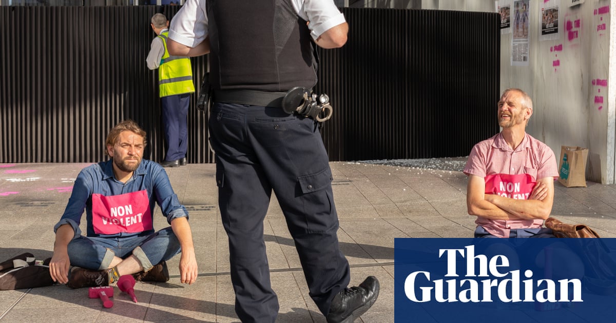 XR protesters smash windows of News UK over coverage of Britain’s heatwave