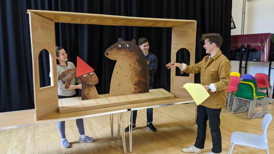 Imogen Khan (Rabbit) and Simon Lyshon (Bear) in rehearsals for the new production of I Want My Hat Back.