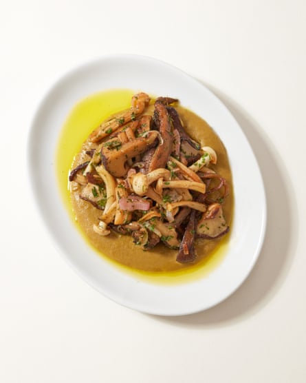 wild mushrooms on pease pudding