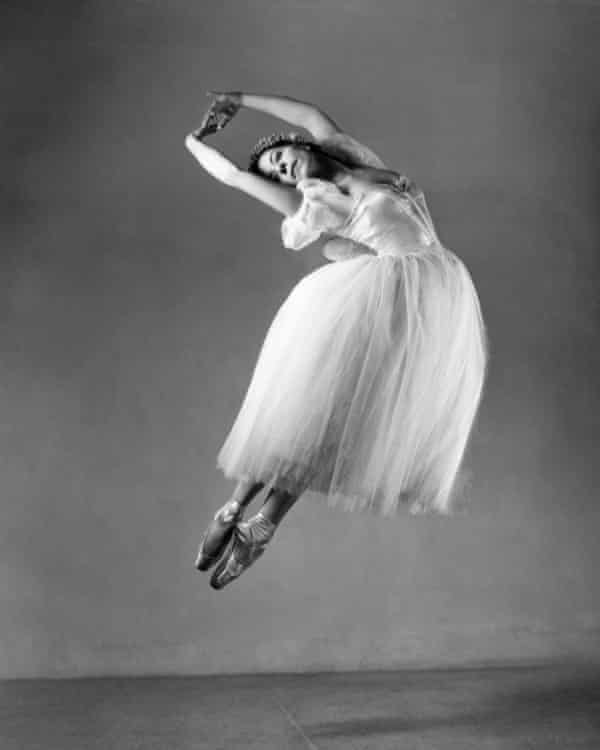 Alicia Alonso dans le rôle du personnage principal de Giselle, vers 1947.