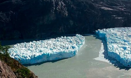 The iceberg floating free in a glacial lagoon