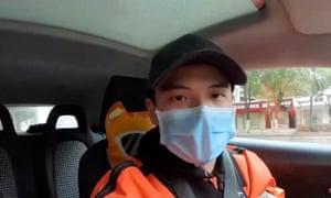 Li Zehua livestreaming from his car in Wuhan while he was being followed