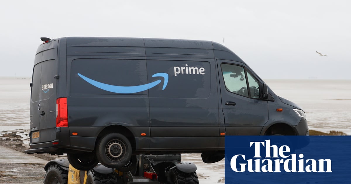 Amazon van gets stuck on Britain’s ‘most dangerous’ mudflat path