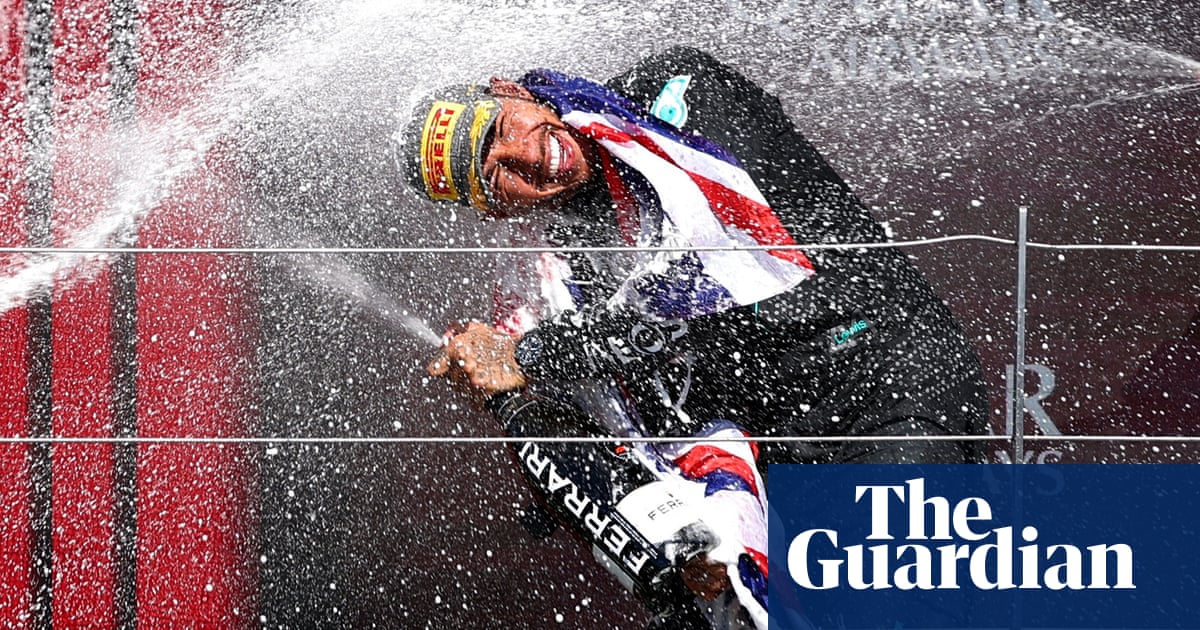 Drinking champagne could reduce risk of sudden cardiac arrest, study suggests