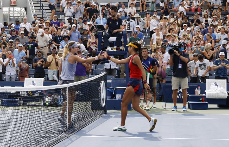 Fairytale of New York revisited: Emma Raducanu’s 10 victories without a dropped set | Emma Raducanu 6 Emma Raducanu and Stefanie Vögele shake hands at the net after their first-round match