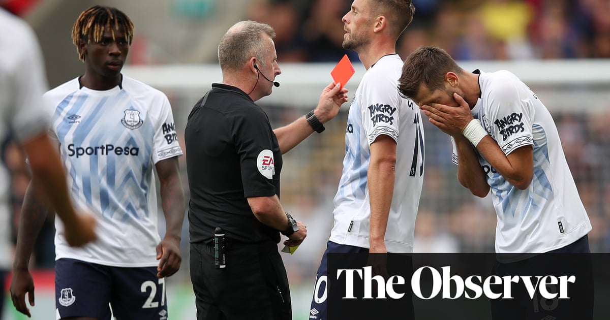 Everton’s Morgan Schneiderlin sent off in stalemate with Crystal Palace