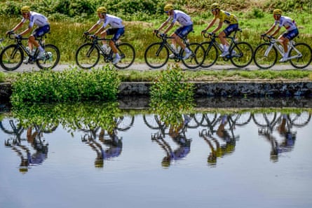 Luke Rowe leads Michal Kwiatkowski, Chris Froome Froome, Geraint Thomas and Sergio Henao during stage five of the 2017 Tour between Vittel and La Planche des Belles Filles.