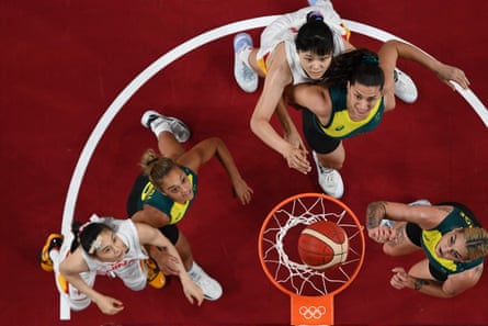Controversy reigned under the ring in Australia’s last meeting with China, at the Tokyo Olympics.