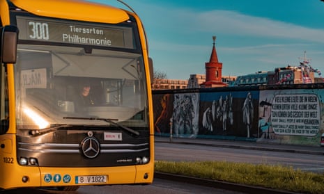 A bus passes the Berlin Wall, heading for the Phiharmonie, home of the Philharmoniker.