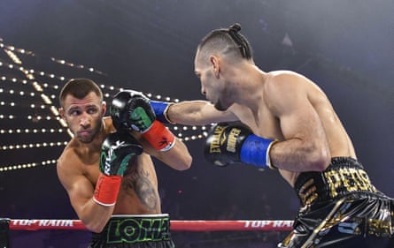Vasiliy Lomachenko Overwhelms Jose Pedraza Late To Unify Lightweight Titles Boxing The Guardian