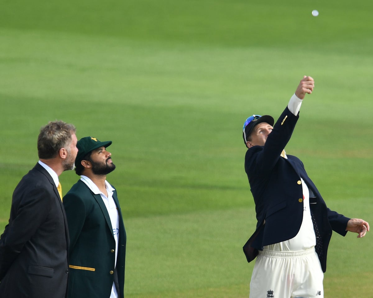 The England captain Joe Root (right) tosses the coin, with the Pakistan captain Azhar Ali (left) and match referee Chris Broad before the second Test at Southampton in 2020.