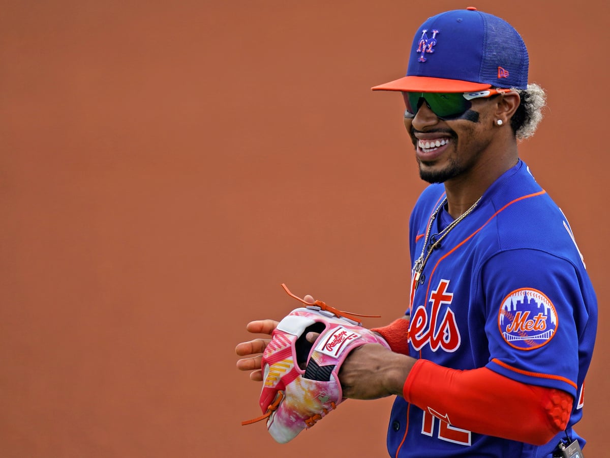 Francisco Lindor signs 10-year, $341m deal with New York Mets through 2031 | New York Mets | The Guardian