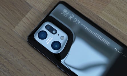 the ceramic back of the Oppo Find X5 Pro