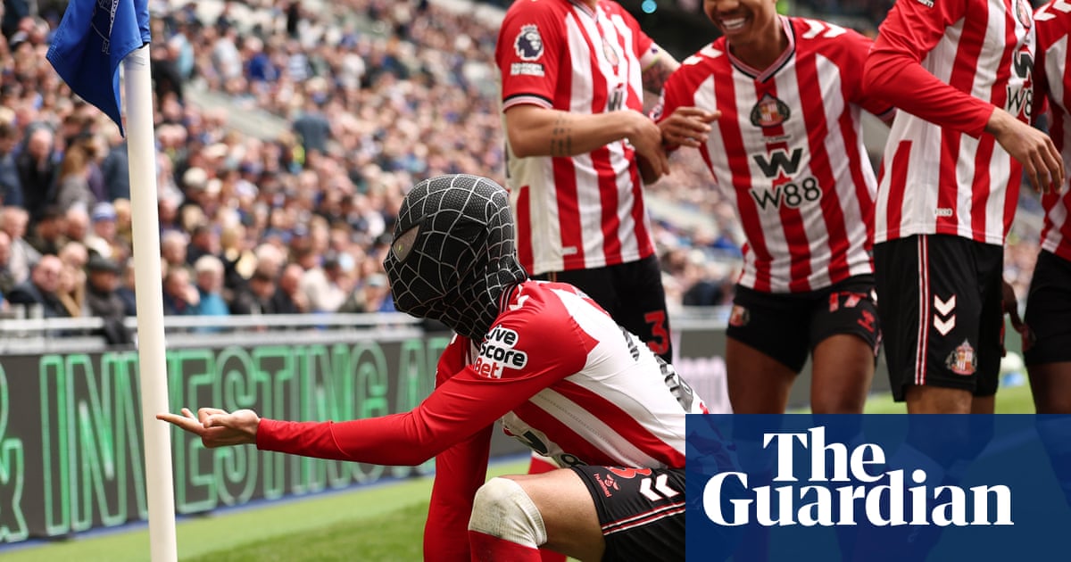 Enzo Le Fee and Wilson Isidor save the day for Sunderland at Everton
