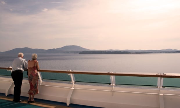 Cruise ship passengers bid farewell to Corfu