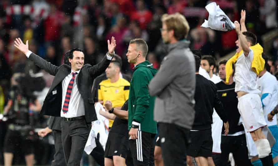 Unai Emery (left) celebrates as Sevilla head coach in May 2016 after winning the Europa League final against Liverpool.