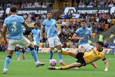 Jorgen Strand Larsen slips at the opportune moment and the chance is gone for Wolves