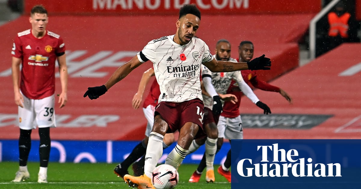 Aubameyang on the spot to give Arsenal elusive victory at Manchester United