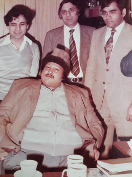 Nusrat Fateh Ali Khan, seated, with Ayyub, centre.