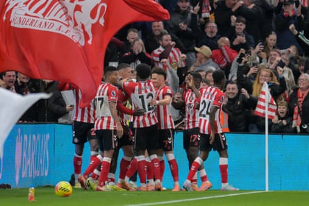 Sunderland’s players and fans celebrate Brian Brobbey’s last-gasp equaliser against Arsenal