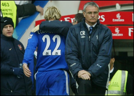 CHELSEA V ARSENAL, F.A. PREMIERSHIP MATCH, STAMFORD BRIDGE, LONDON. 21/2/04. PIC: TOM JENKINS. CHELSEA MANAGER CLAUDIO RANIERI LOOKS ANGRY AS EIDER GUDJOHNSEN IS SENT OFF BY MIKE RILEY FOR A 2ND YELLOW CARD.