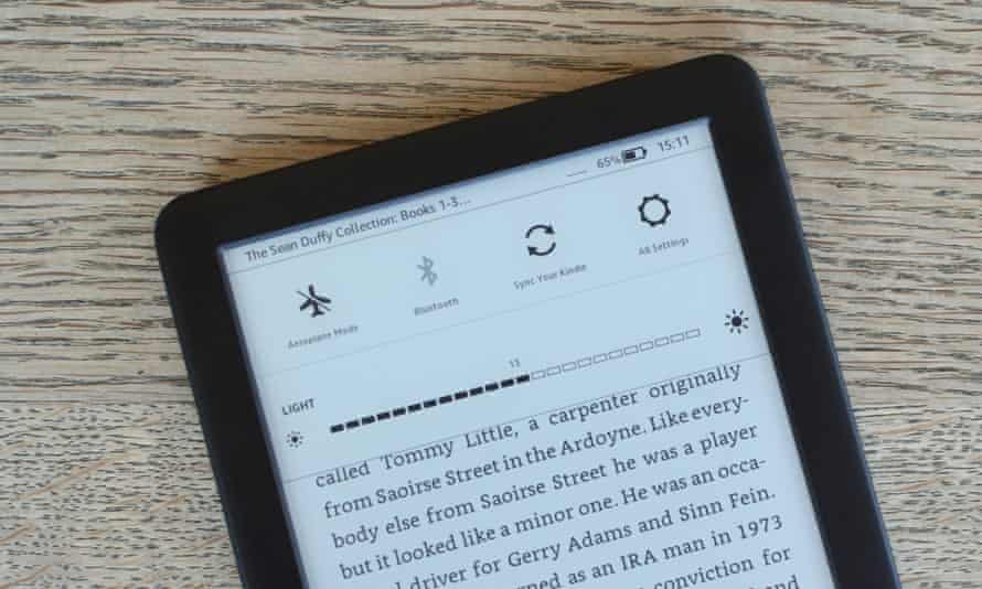 Kindle 19 Review Amazon S Cheapest E Reader Gets Adjustable Frontlight Amazon The Guardian