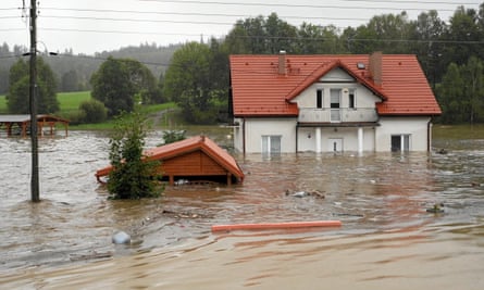 House that is half underwater 