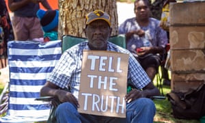 Quentin Walker Jurrah protests in front of the Alice Springs police headquarters over the death of his grandson.
