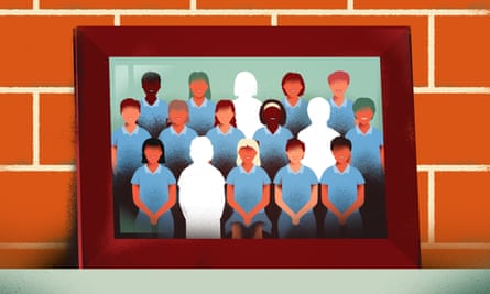 Illustration of a school students getting their class photo taken