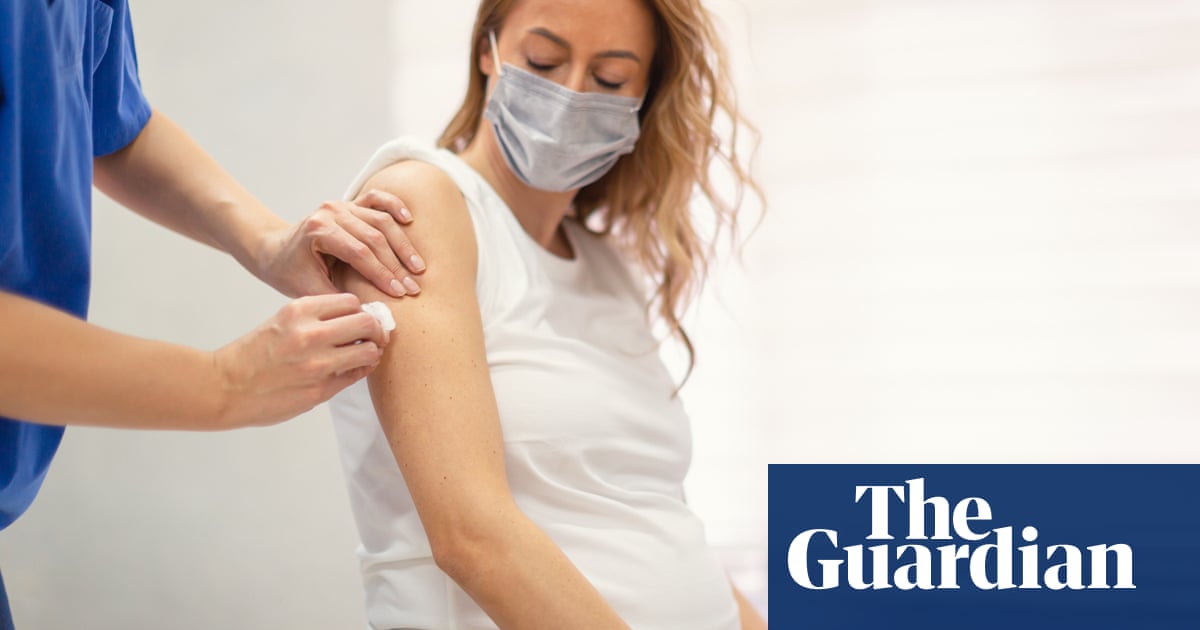 Covid vaccines safe for pregnant women and cut stillbirth risk, says review