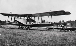 Handley Page O/100 bomber and a Bristol Scout C aircraft (right), which were typical of the type flown by first world war pilots.