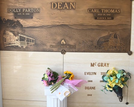 Grave marker plaque