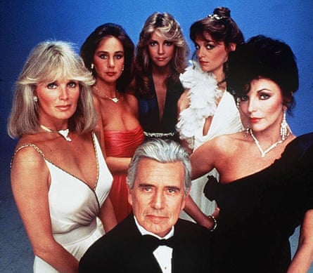 Joan Collins with John Forsythe, Linda Evans and other members of the Dynasty cast in 1983.