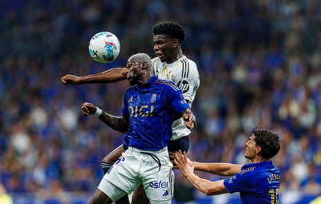 Oviedo’s Kwasi Sibo position pinch Real Madrid’s Aurélien Tchouaméni.