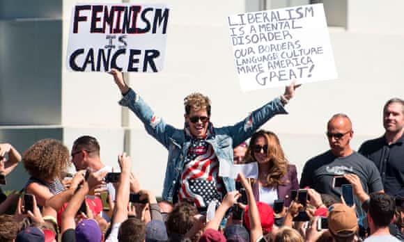 Milo Yiannopoulos with supporters on the University of California, Berkeley