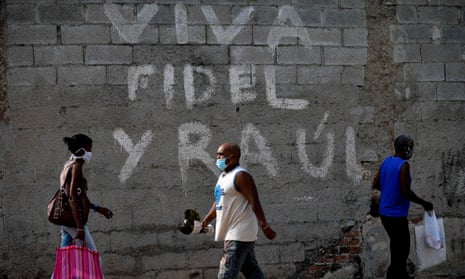 Graffiti reading ‘Long live Fidel and Raúl’ in Havana, Cuba