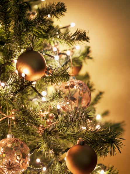 Arrange baubles by size – the biggest on the bottom.