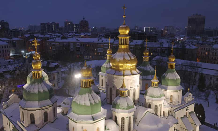 US embassy staff in the Ukraine capital Kyiv have been ordered to leave the country.