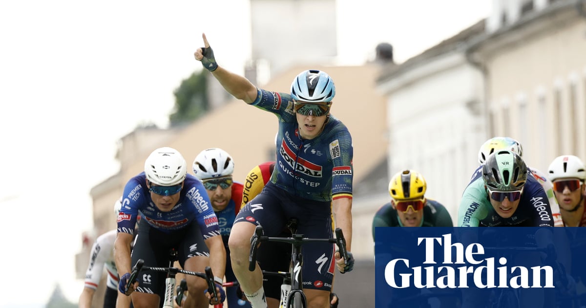 Tim Merlier surges to Tour de France 2026 hat-trick on stage 12 but crash hits sprinters