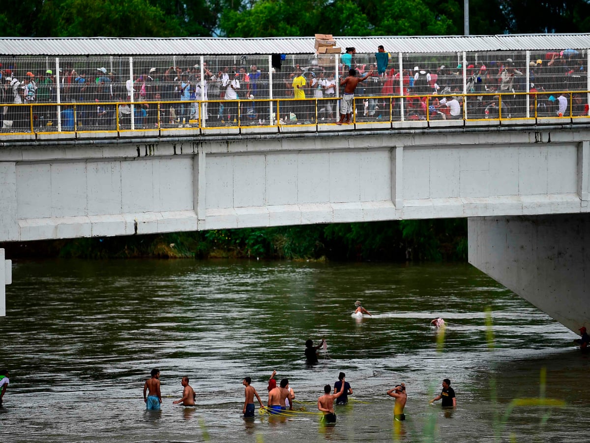 Desperate Central American Refugees Cross Into Mexico From River Mexico The Guardian Desperate Central American Refugees Cross Into Mexico From River Mexico The Guardian