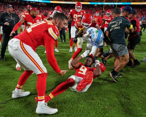 Smith-Schuster left with bloody nose after Lions-Chiefs ends in 'childish' brawl | NFL | The Guardian