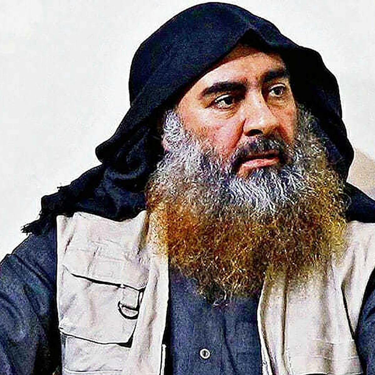 Abou Bakr al-Baghdadi (1971-2019) est un djihadiste sunnite et un ancien membre d'Al-Qaida en Irak. Il devient chef de l'Etat