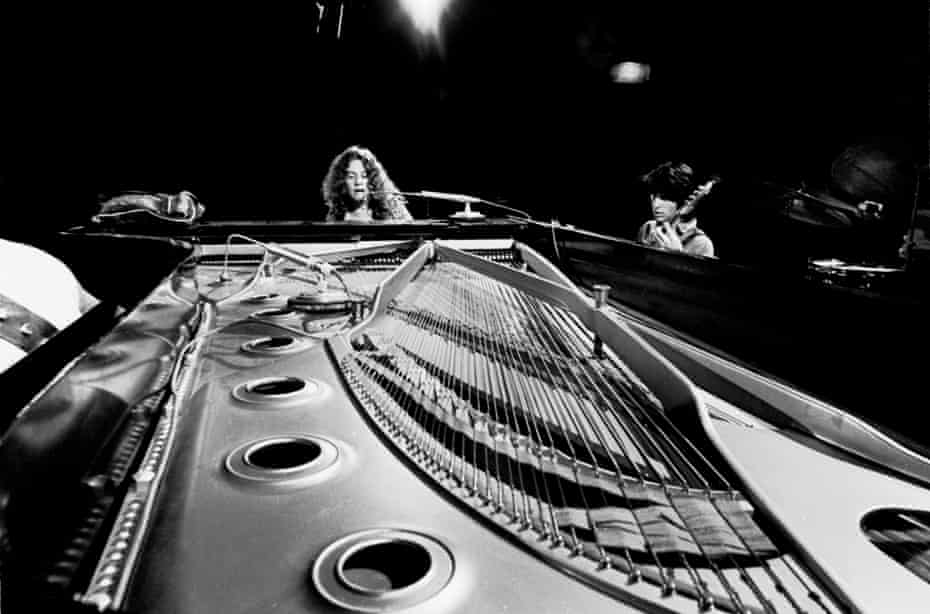 Carole King performing in London in 1970.