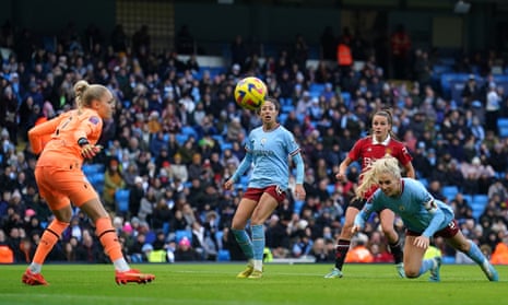 Manchester City's Alex Greenwood (right) makes a diving header to clear the ball