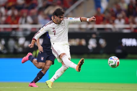 Ferran Torres hits the bar!
