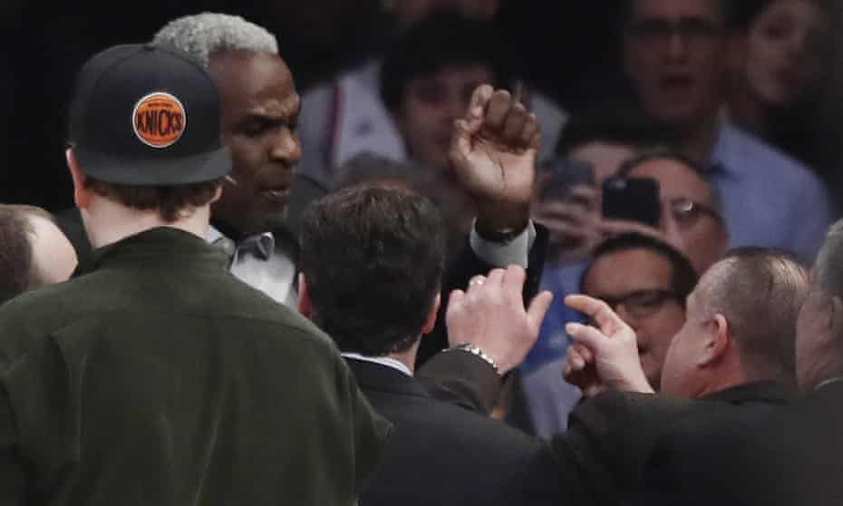 Charles Oakley exchanges words with a security guard before being ejected from a Knicks game in 2017