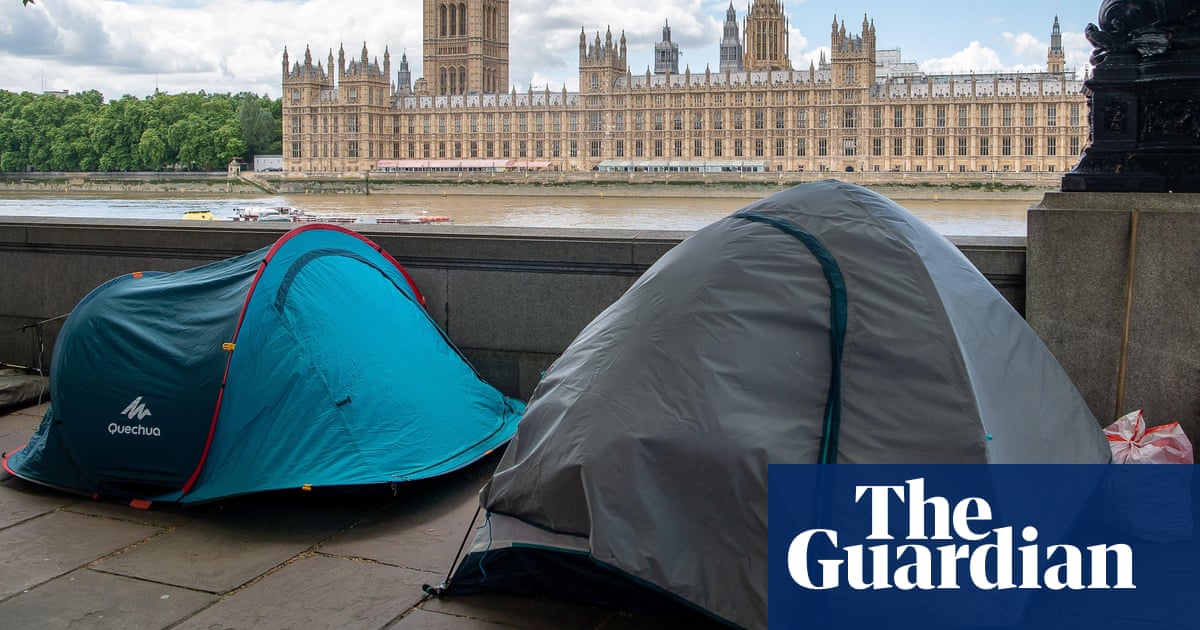 Rise in rough sleeper deaths in UK prompts call for shelter funds Rise in rough sleeper deaths in UK prompts call for shelter funds