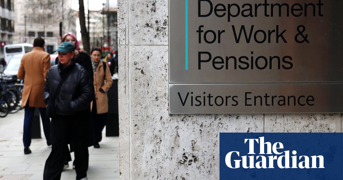 Starmer faces Labour revolt over plan to raid bank accounts of benefit claimants