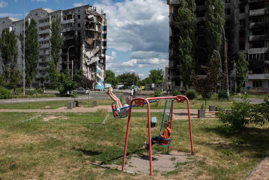 Girl and lad connected swing