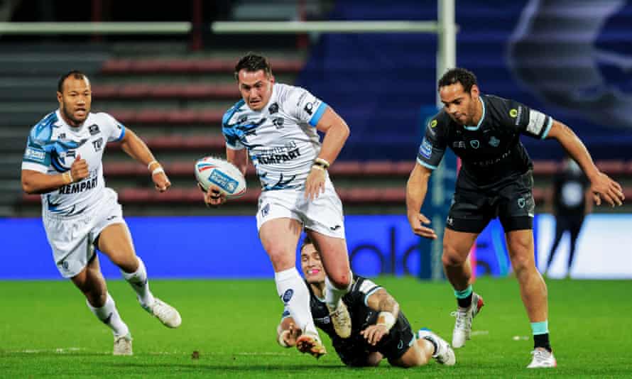 Toulouse Olympique’s Lucas Albert makes a break against Huddersfield in February.